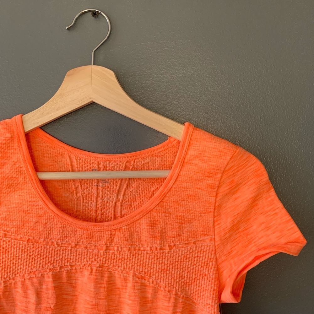 GAP Fit Short Sleeve Workout Tee M